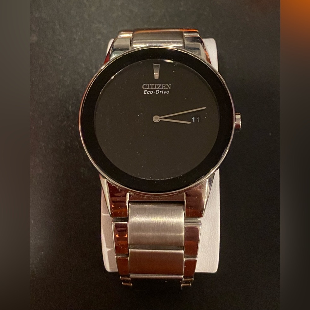Citizen eco drive watch silver band with black face